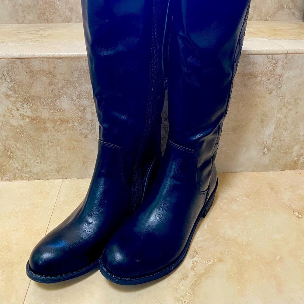 NIB St John’s Bay ladies Size 7.5 Black Memory Foam boots